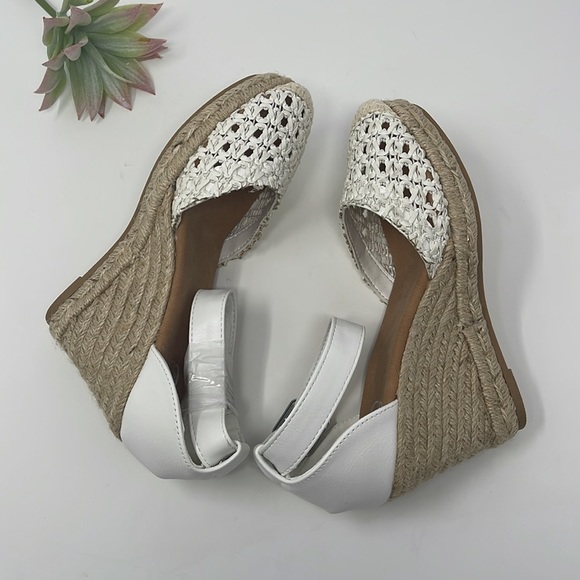 Journee Collection Sierra Espadrille Sandal - Picture 9 of 10